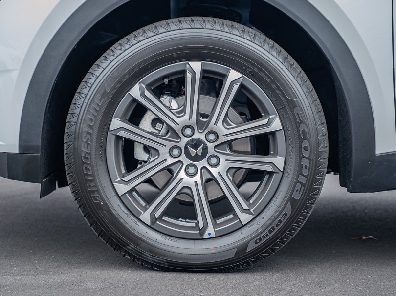 2026 Mahindra XUV700 6