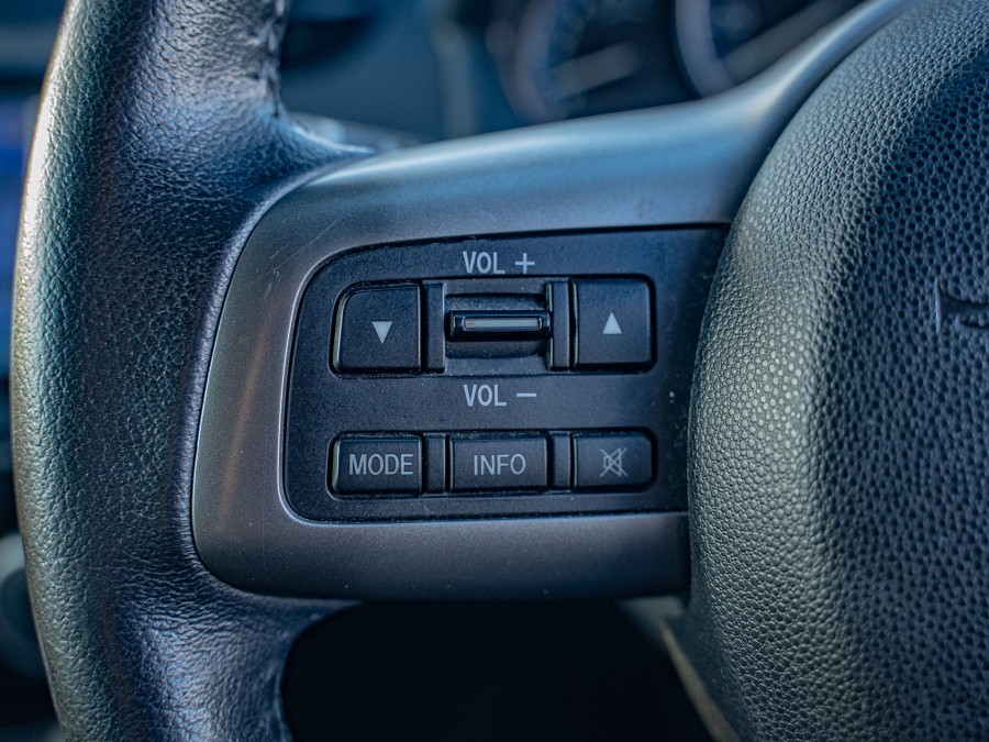 2011 Mazda Demio 13
