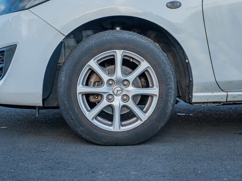 2011 Mazda Demio 6