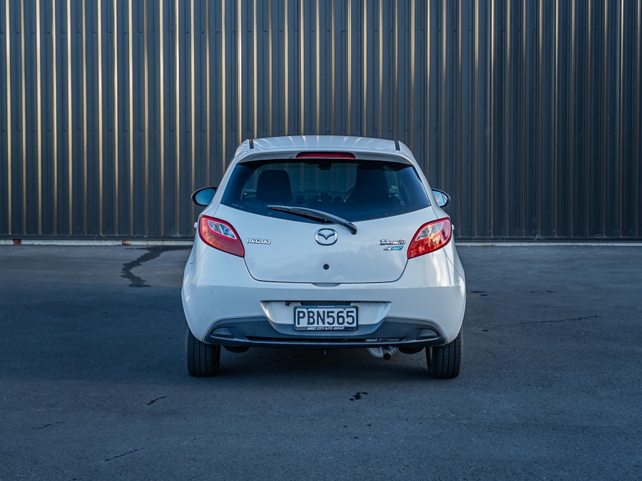 2011 Mazda Demio 4