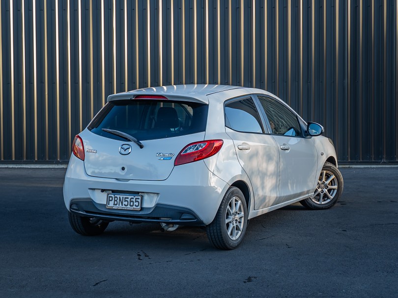 2011 Mazda Demio 2