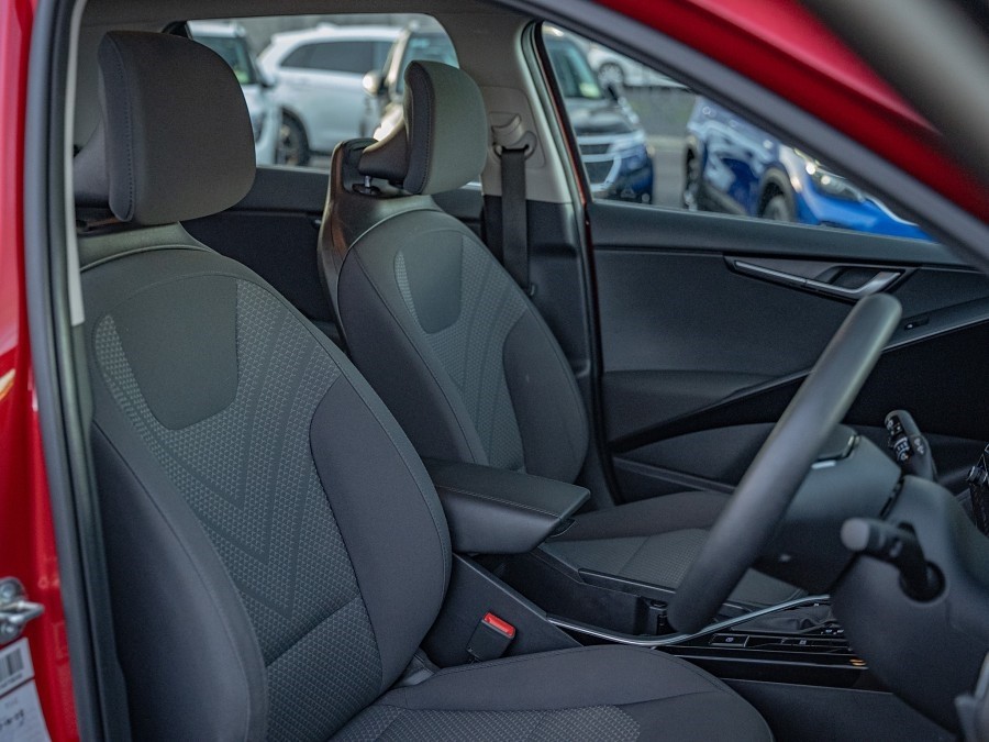 2023 Kia Niro 8