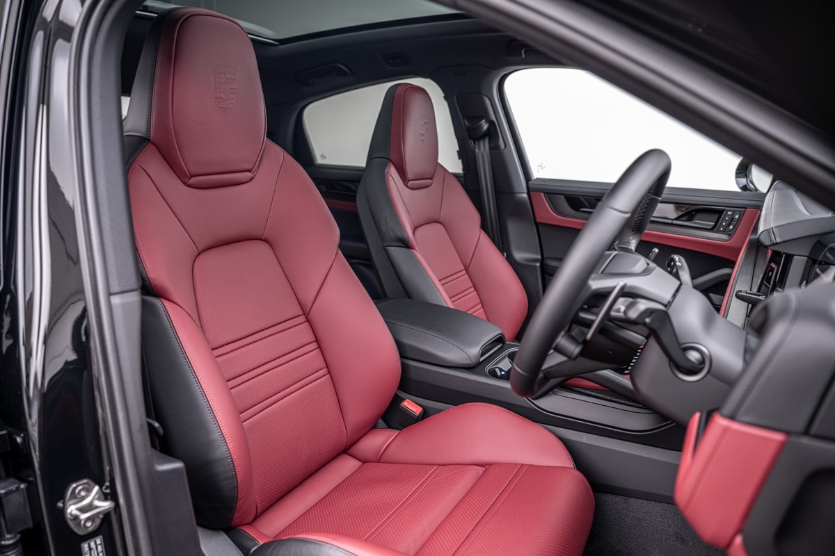 Porsche Cayenne E-HYBRID COUPE BLACK EDITION