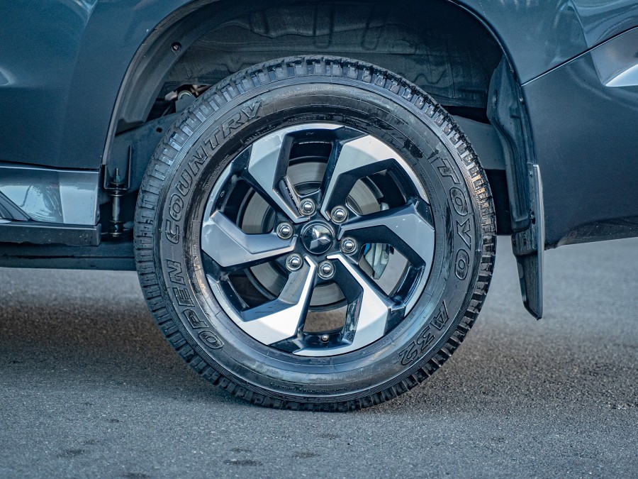 2024 Mitsubishi Pajero Sport 7