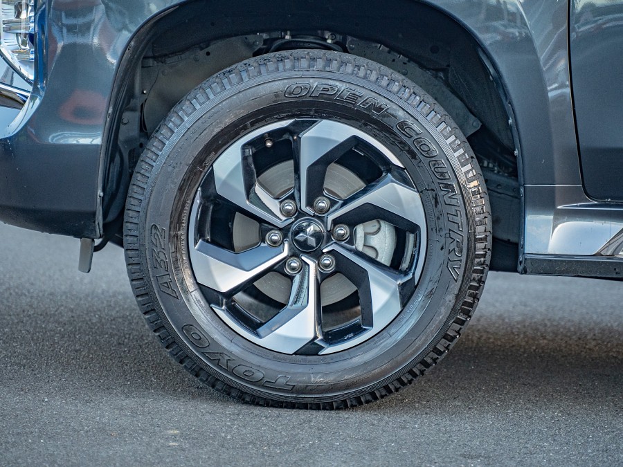 2024 Mitsubishi Pajero Sport 6