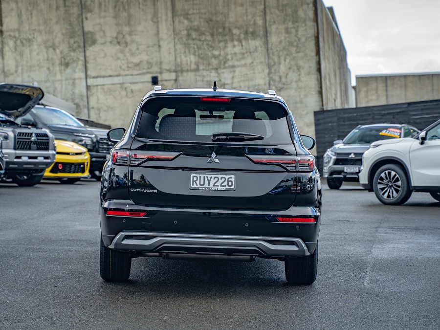 2026 Mitsubishi Outlander 4
