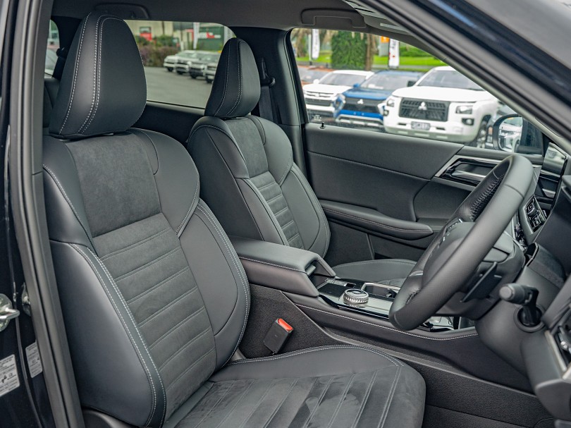 2026 Mitsubishi Outlander 8