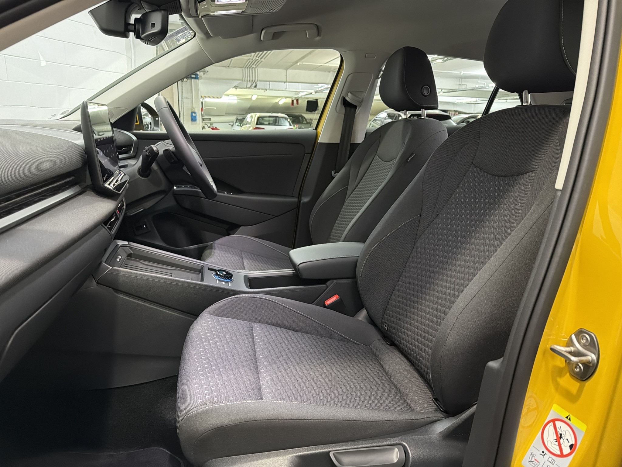 Volkswagen T-Roc Hybrid | Life