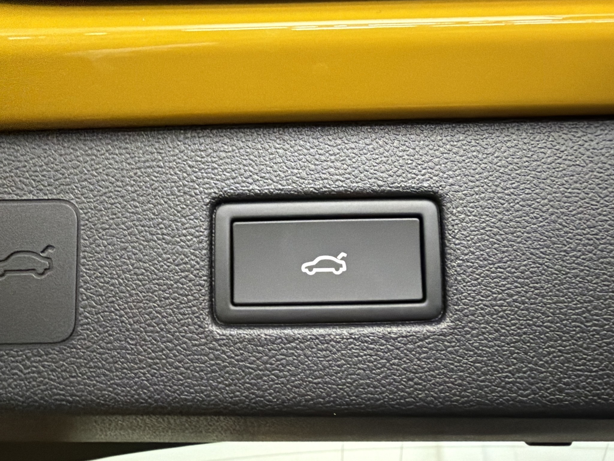 Volkswagen T-Roc Hybrid | Life