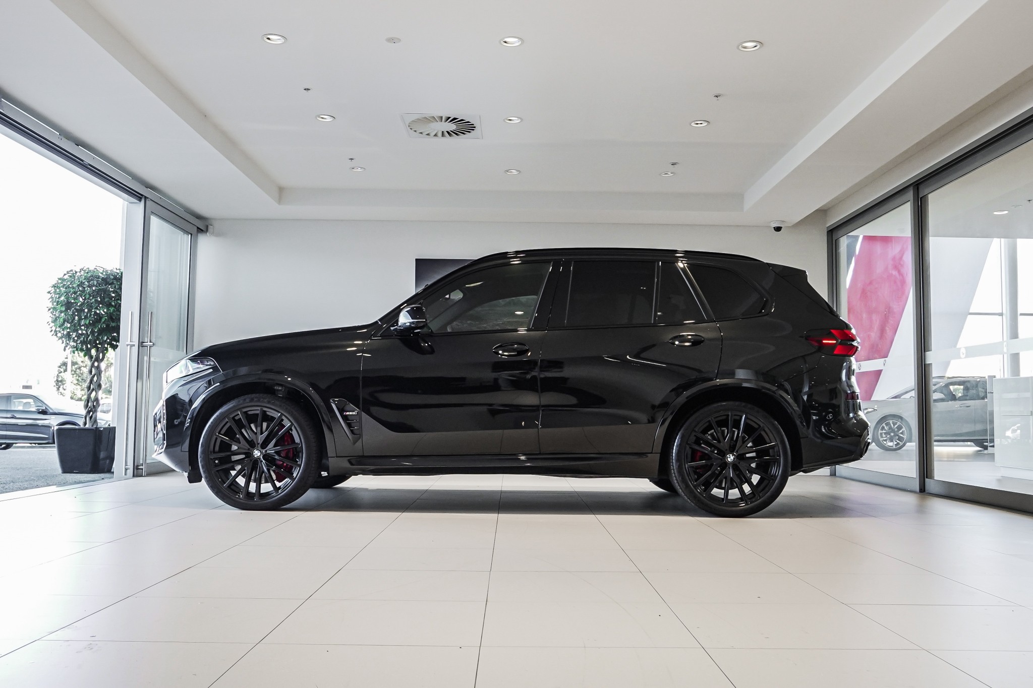 BMW X5 M60i
