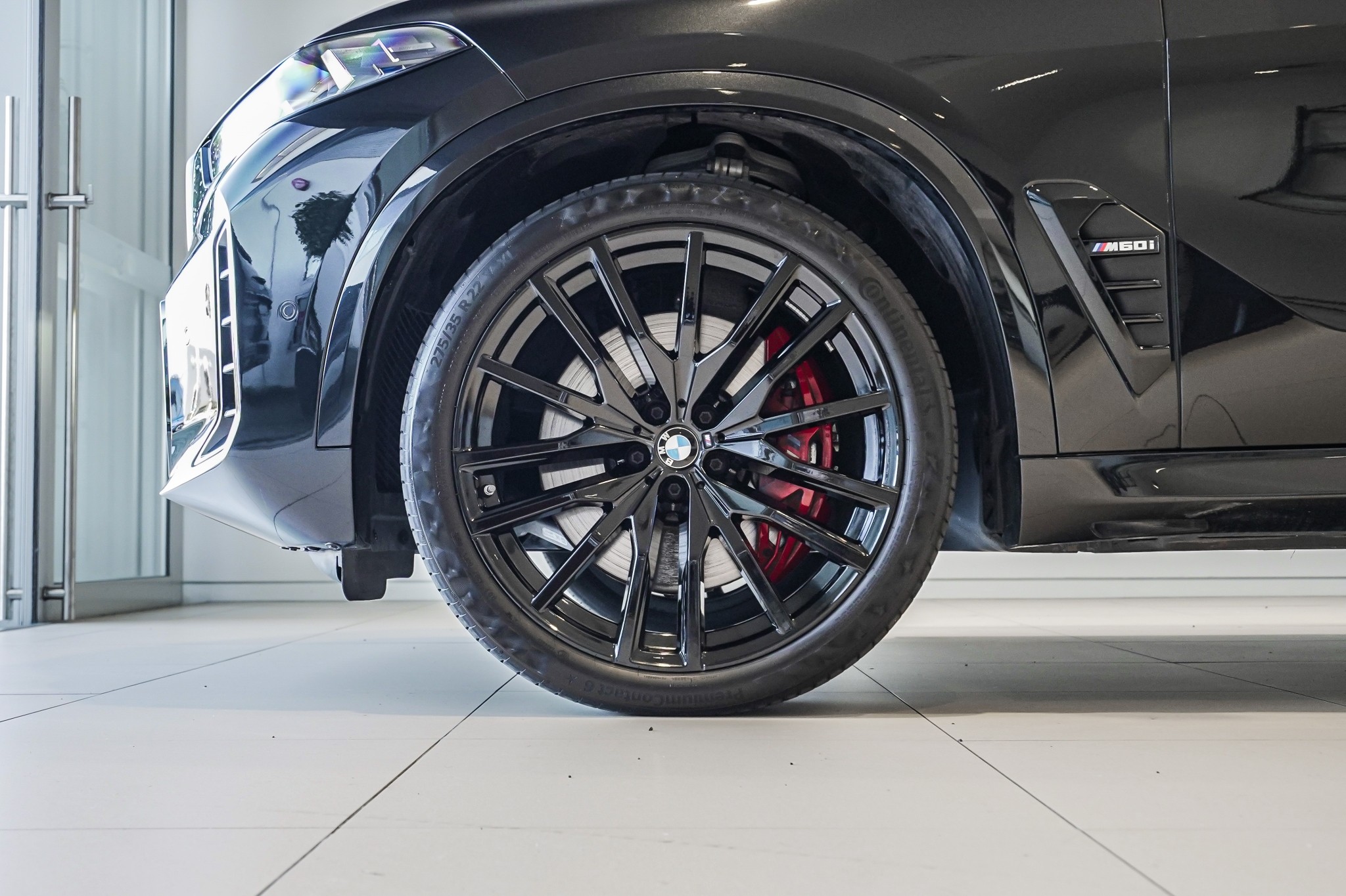 BMW X5 M60i