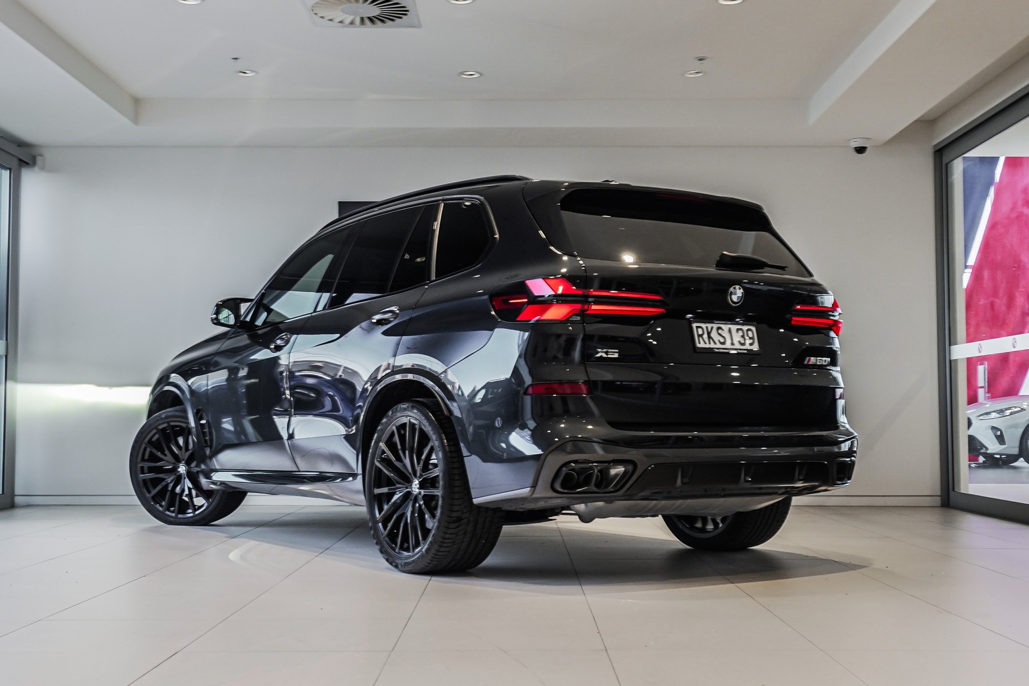 BMW X5 M60i
