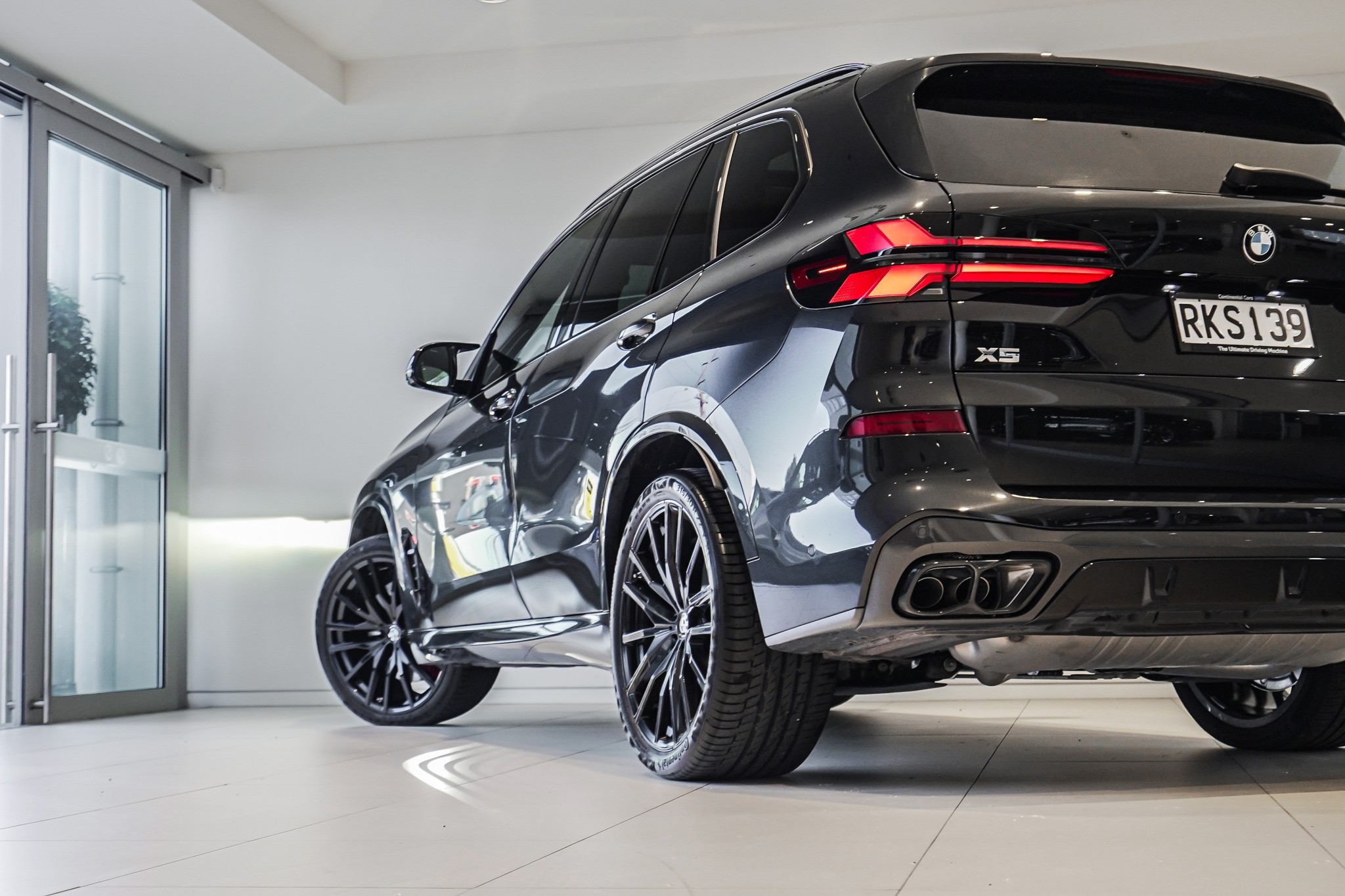 BMW X5 M60i