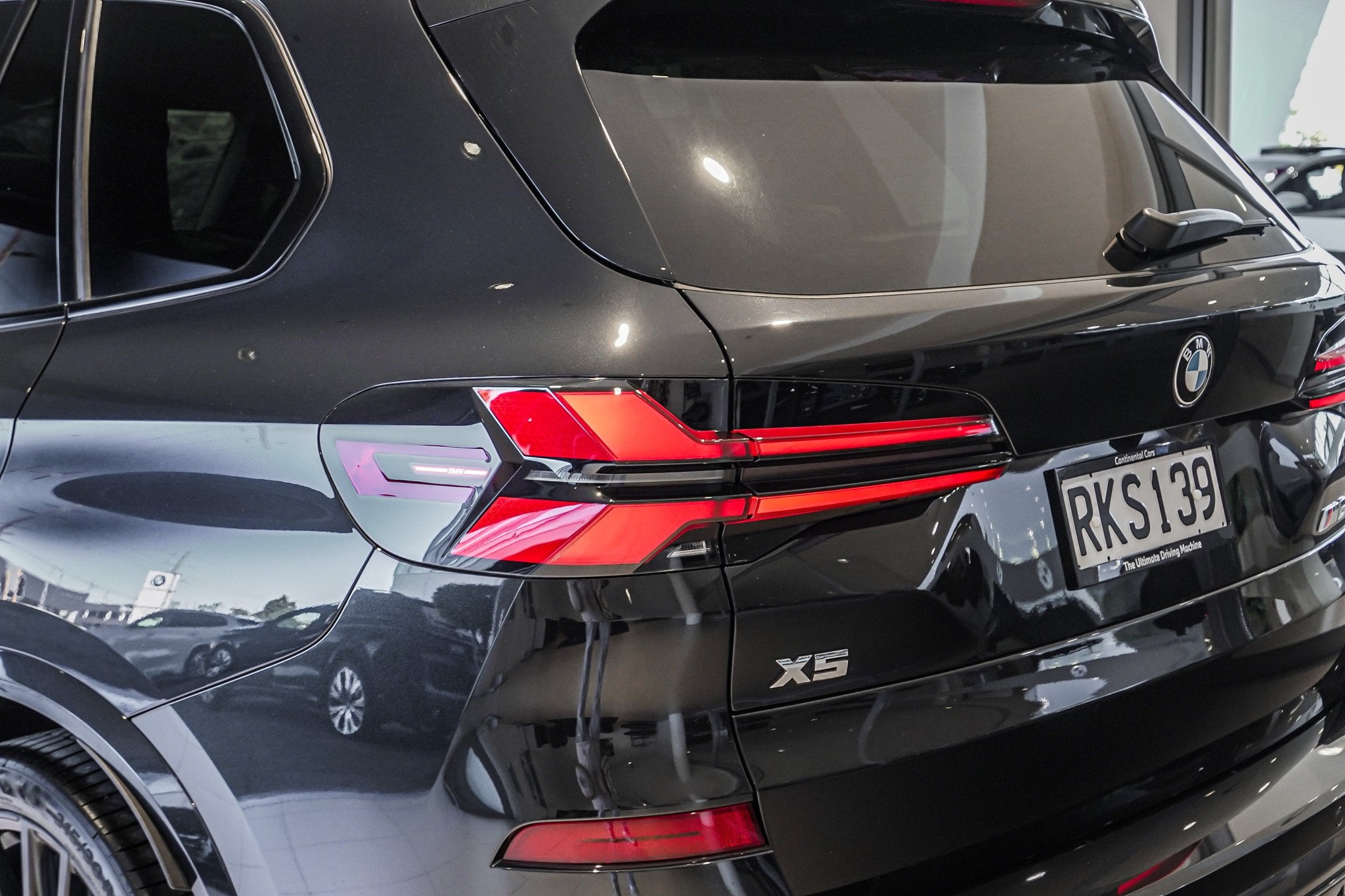BMW X5 M60i