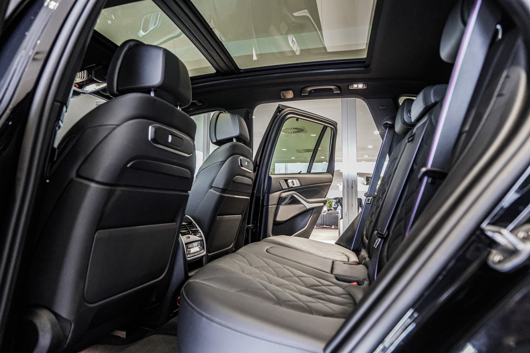 BMW X5 M60i
