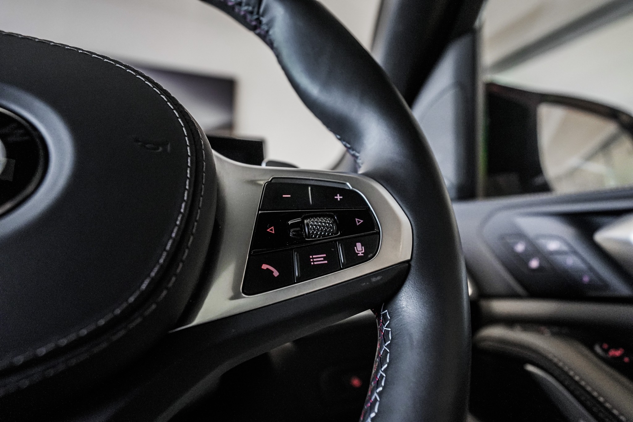 BMW X5 M60i