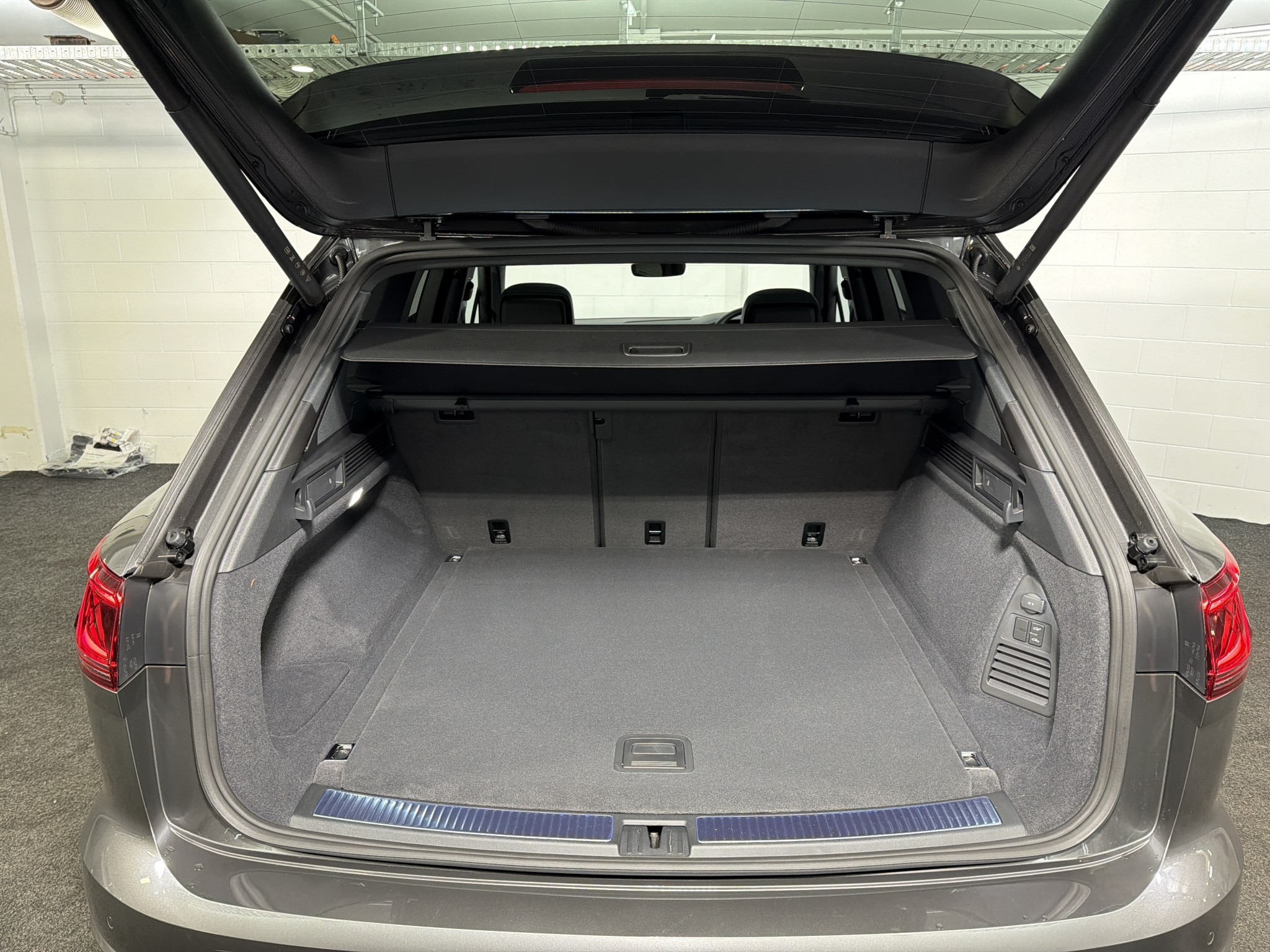 Volkswagen Touareg R PHEV