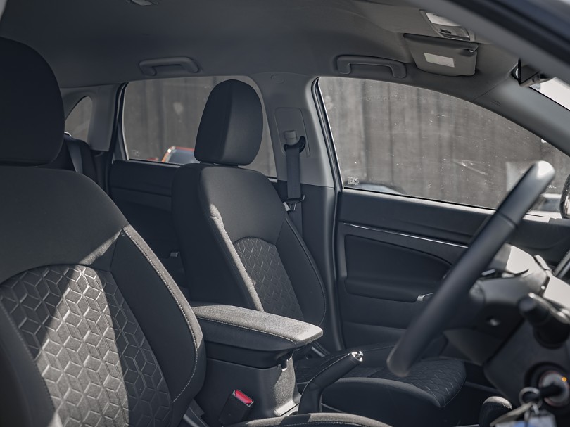 2025 Mitsubishi ASX 8
