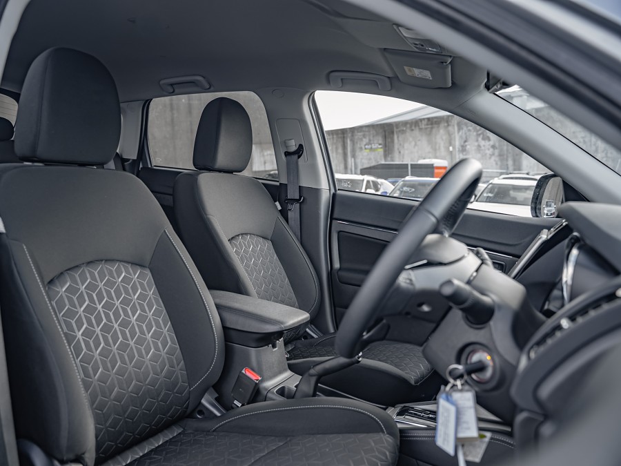 2025 Mitsubishi ASX 8