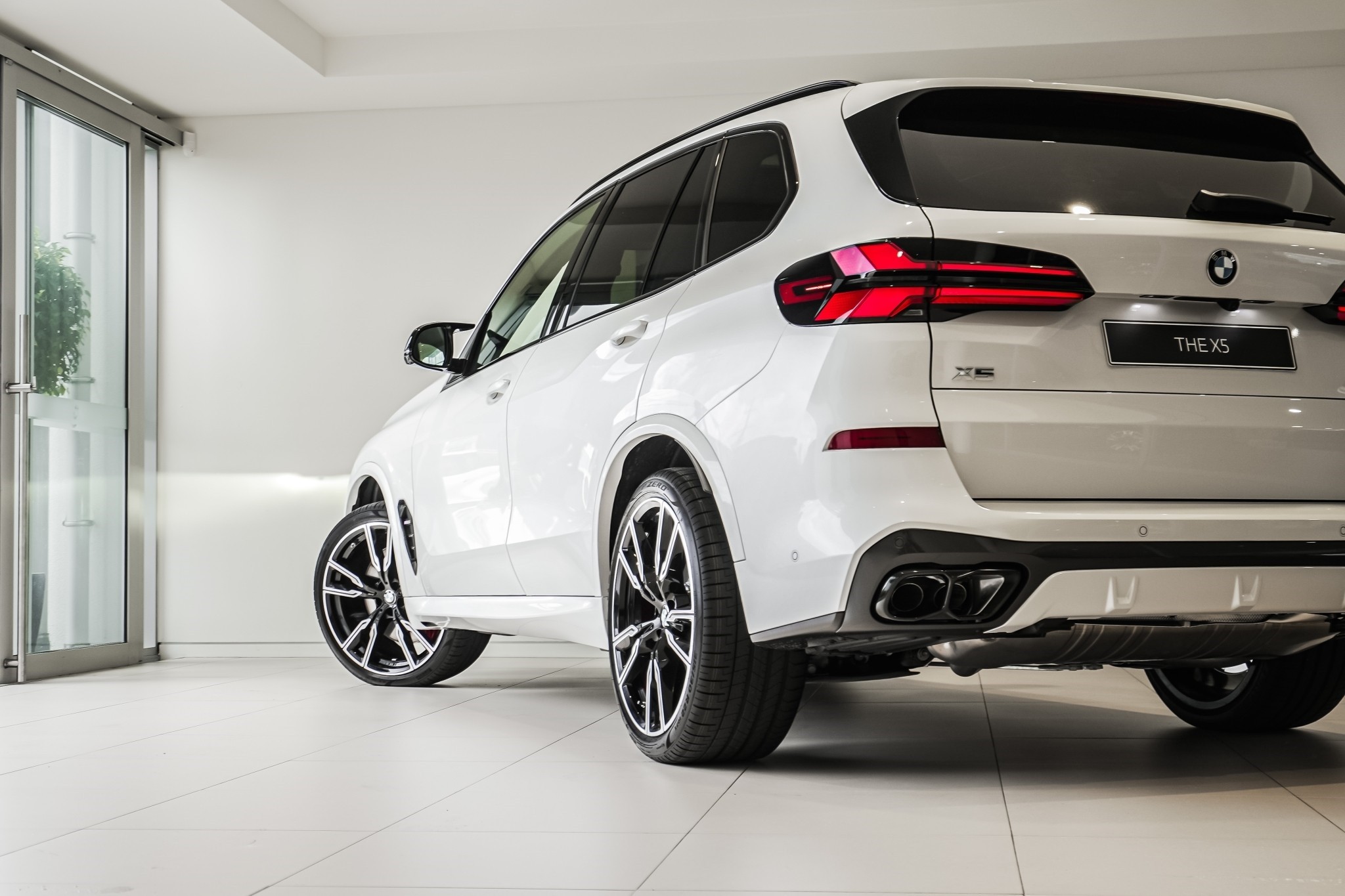 BMW X5 M60i