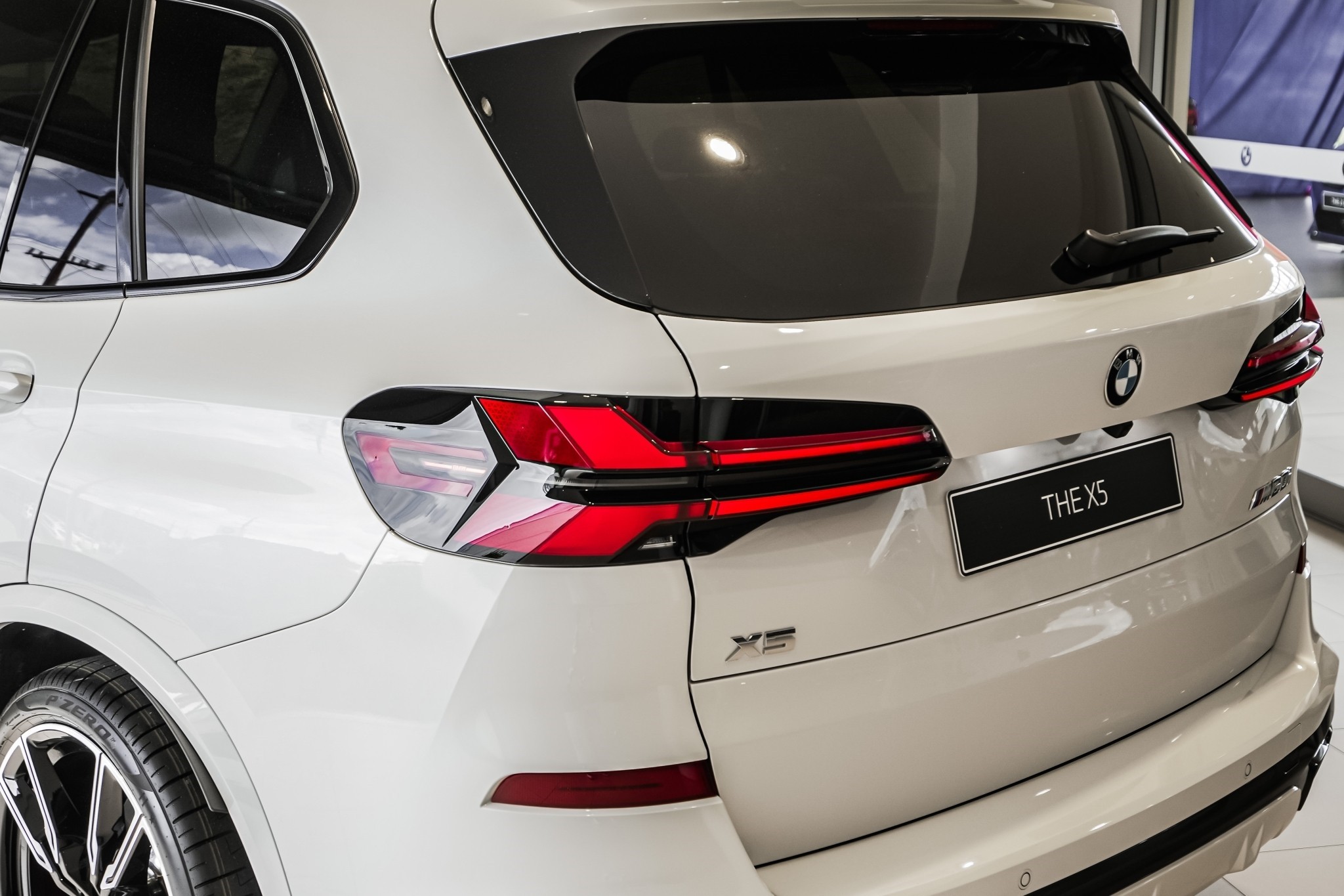 BMW X5 M60i