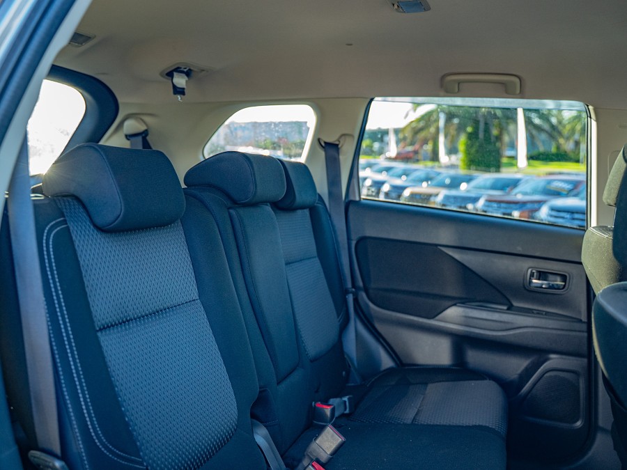 2018 Mitsubishi Outlander 16