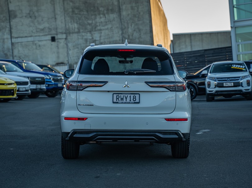 2026 Mitsubishi Outlander 4