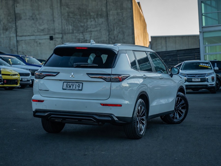 2026 Mitsubishi Outlander 2