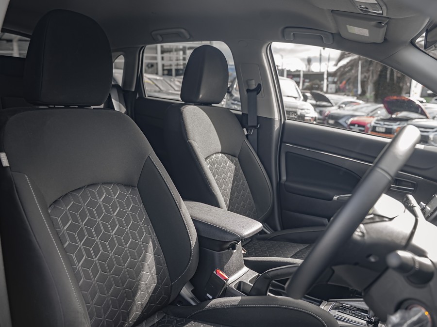 2025 Mitsubishi ASX 8