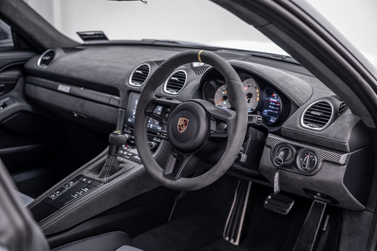 Porsche 718 Cayman GT4 RS