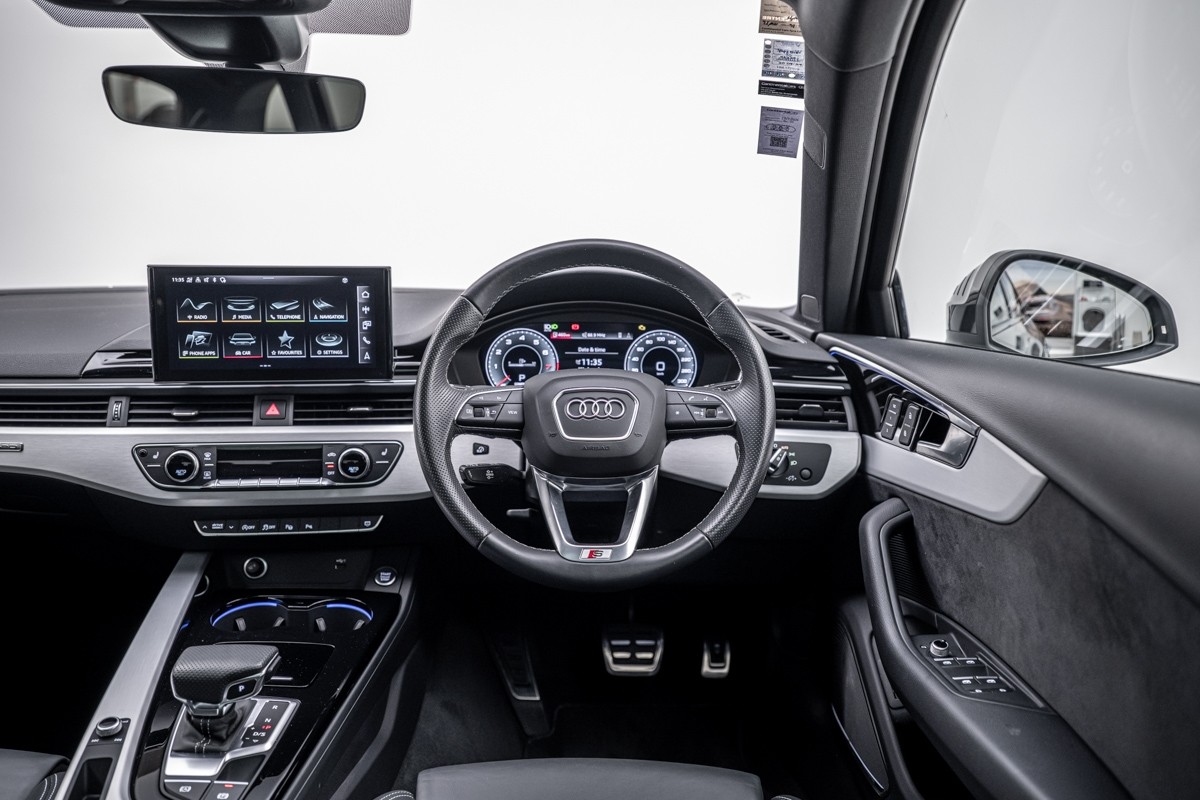 Audi A4 45 TFSI quattro  S Line Avant