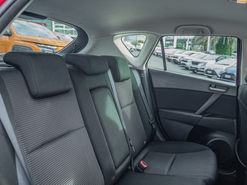 2012 Mazda Axela 17