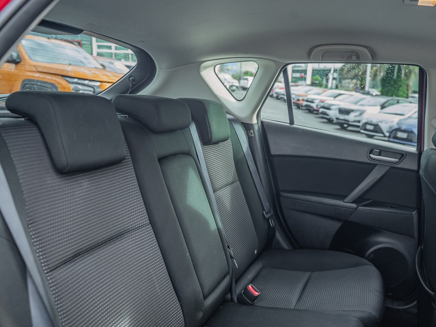 2012 Mazda Axela 17