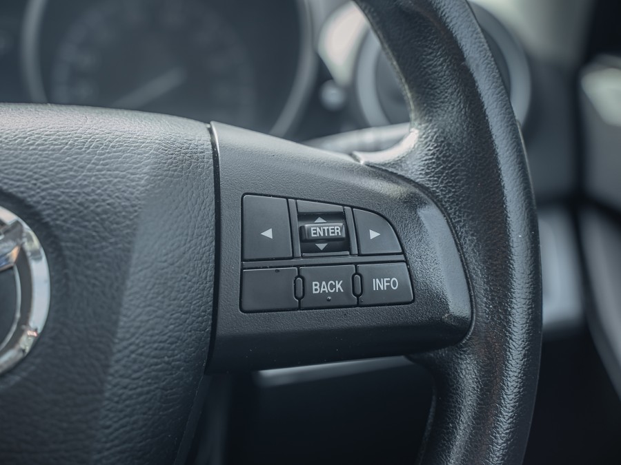 2012 Mazda Axela 12