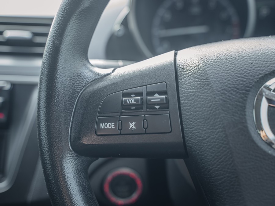 2012 Mazda Axela 11