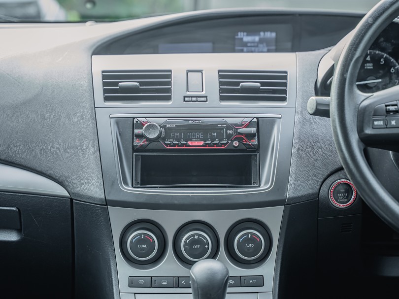 2012 Mazda Axela 16