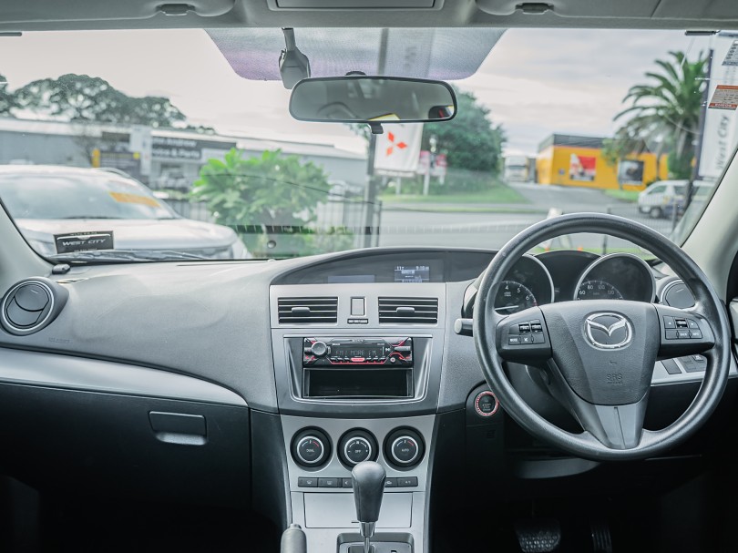 2012 Mazda Axela 14