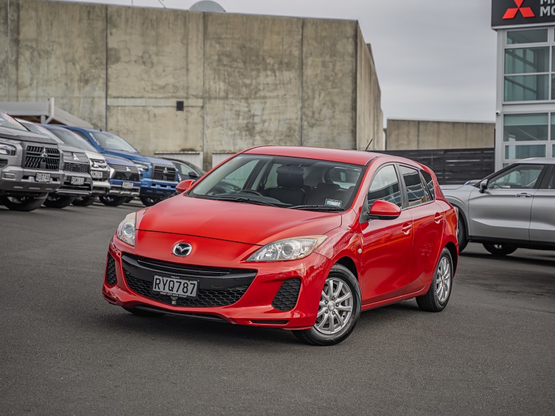2012 Mazda Axela 1