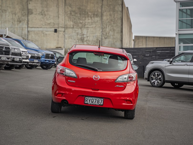 2012 Mazda Axela 4
