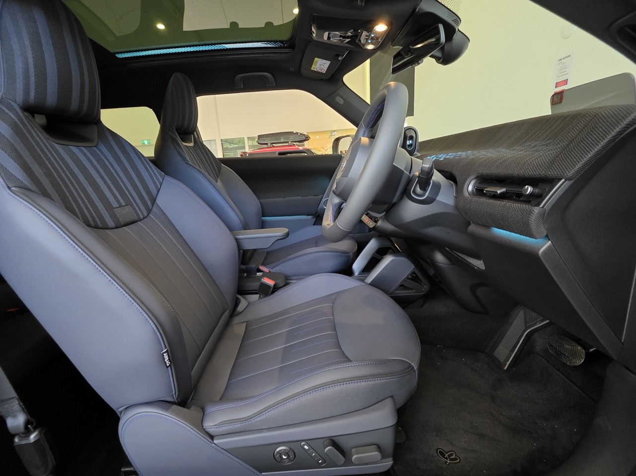 MINI Cooper SE Paul Smith Edition