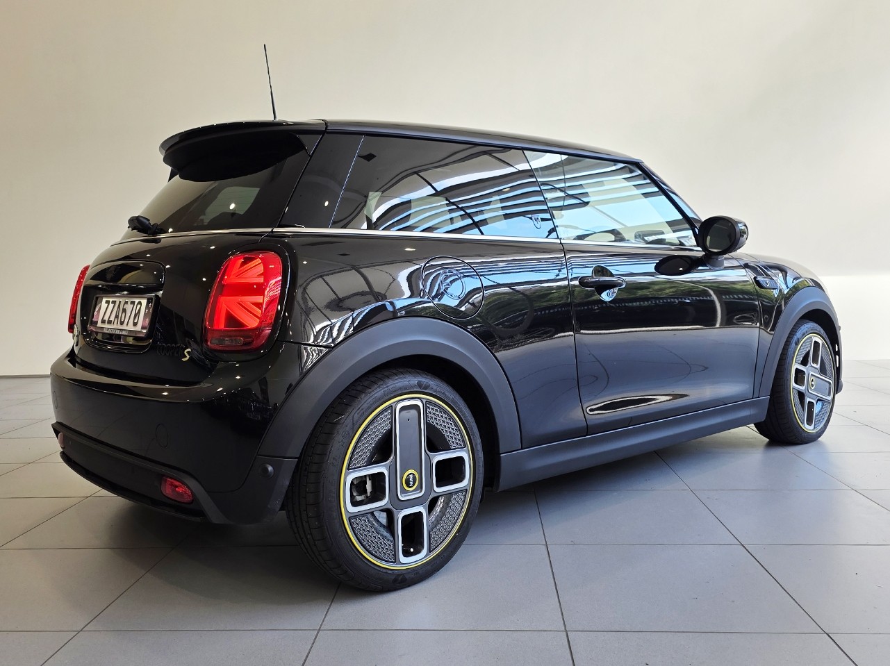 MINI Cooper SE Hatch Yours