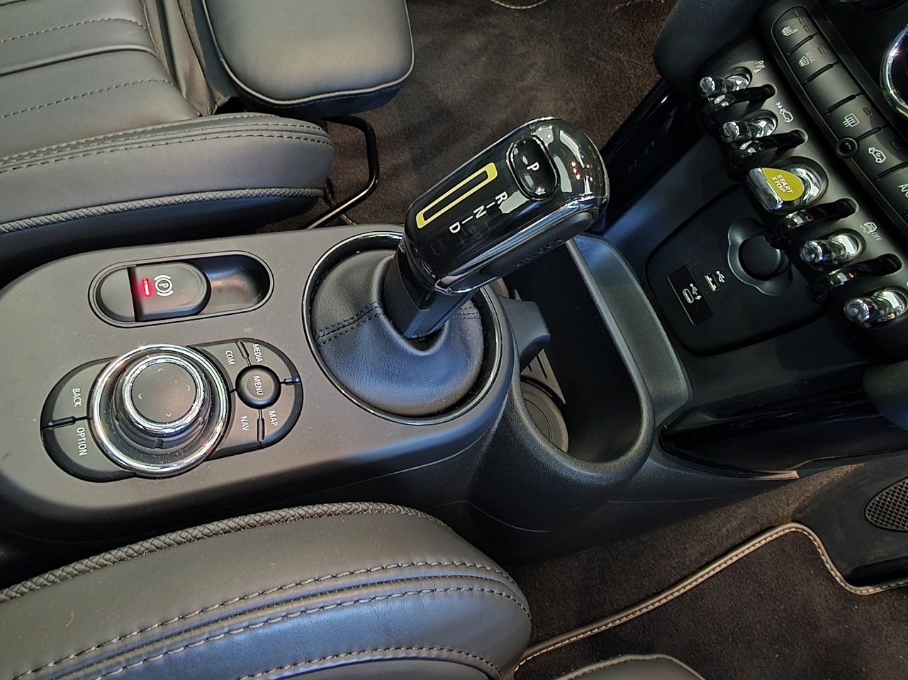 MINI Cooper SE Hatch Yours