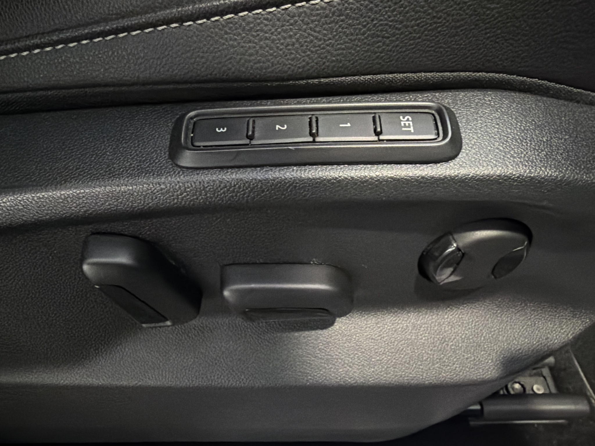 Volkswagen Tiguan TSI R-LINE 2WD 1.4PT