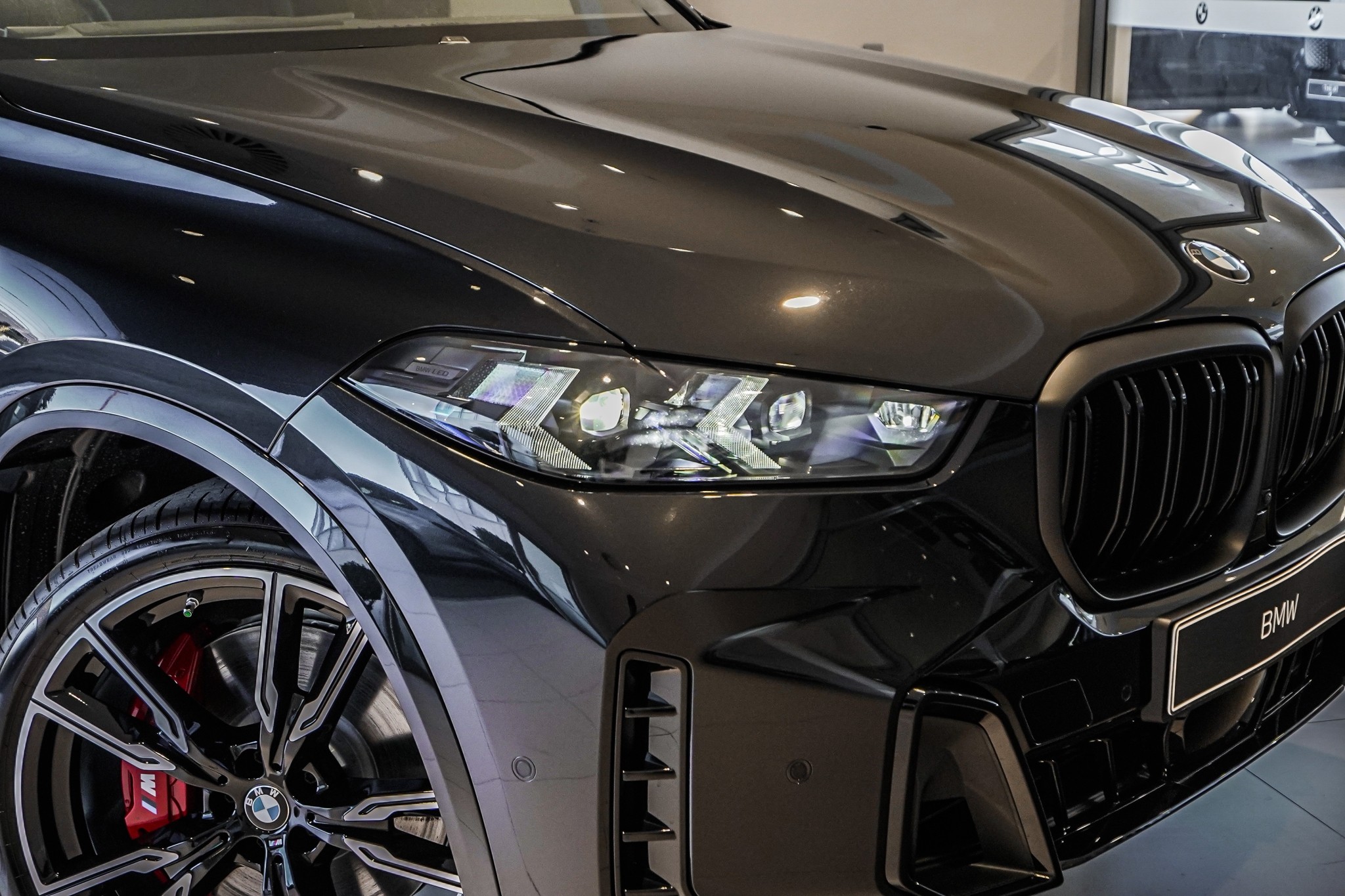 BMW X5 M60i