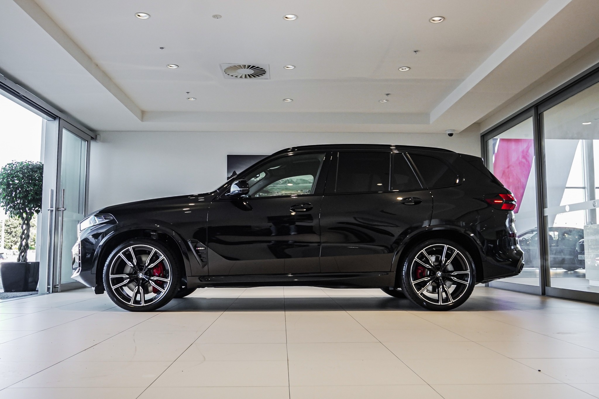 BMW X5 M60i