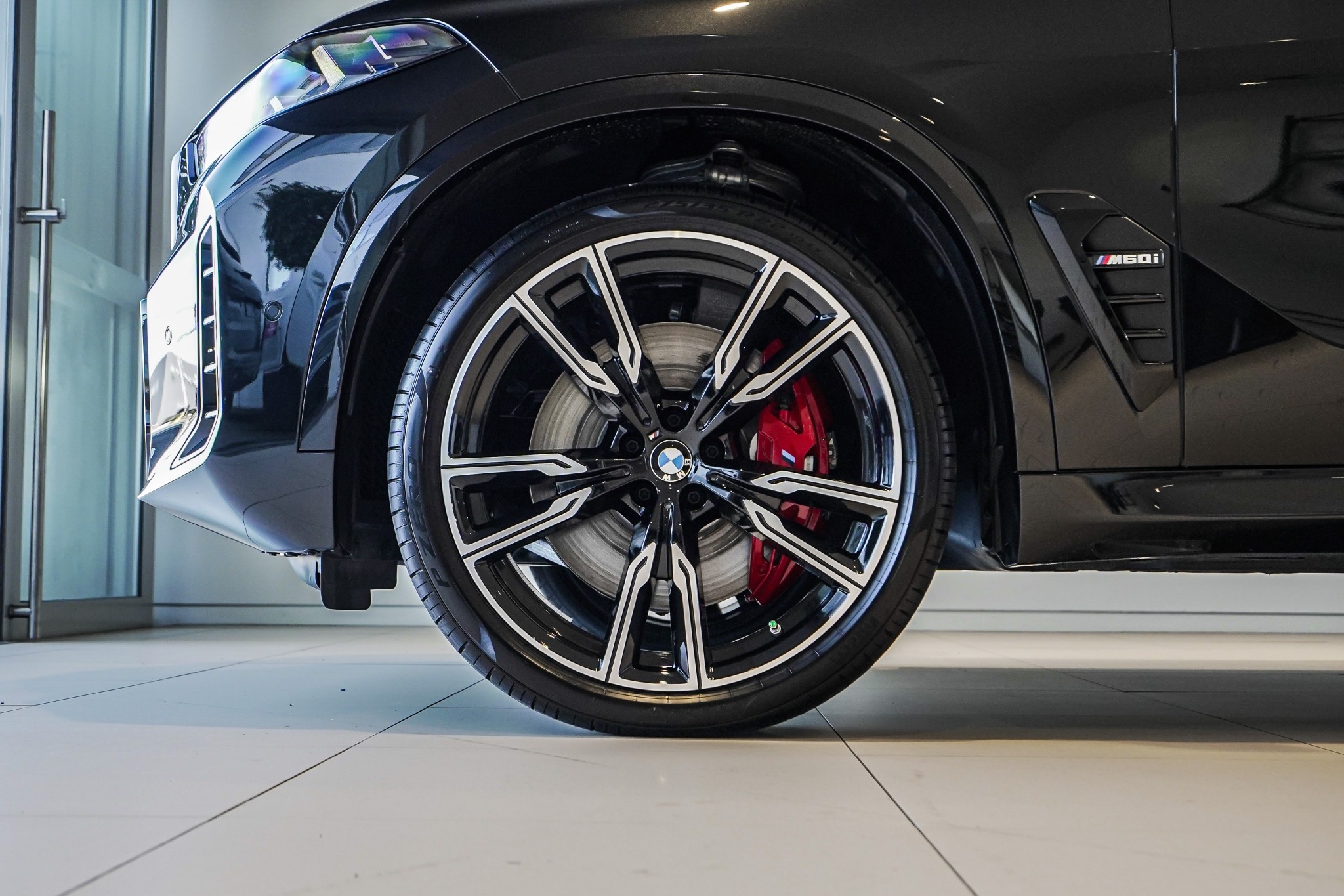 BMW X5 M60i