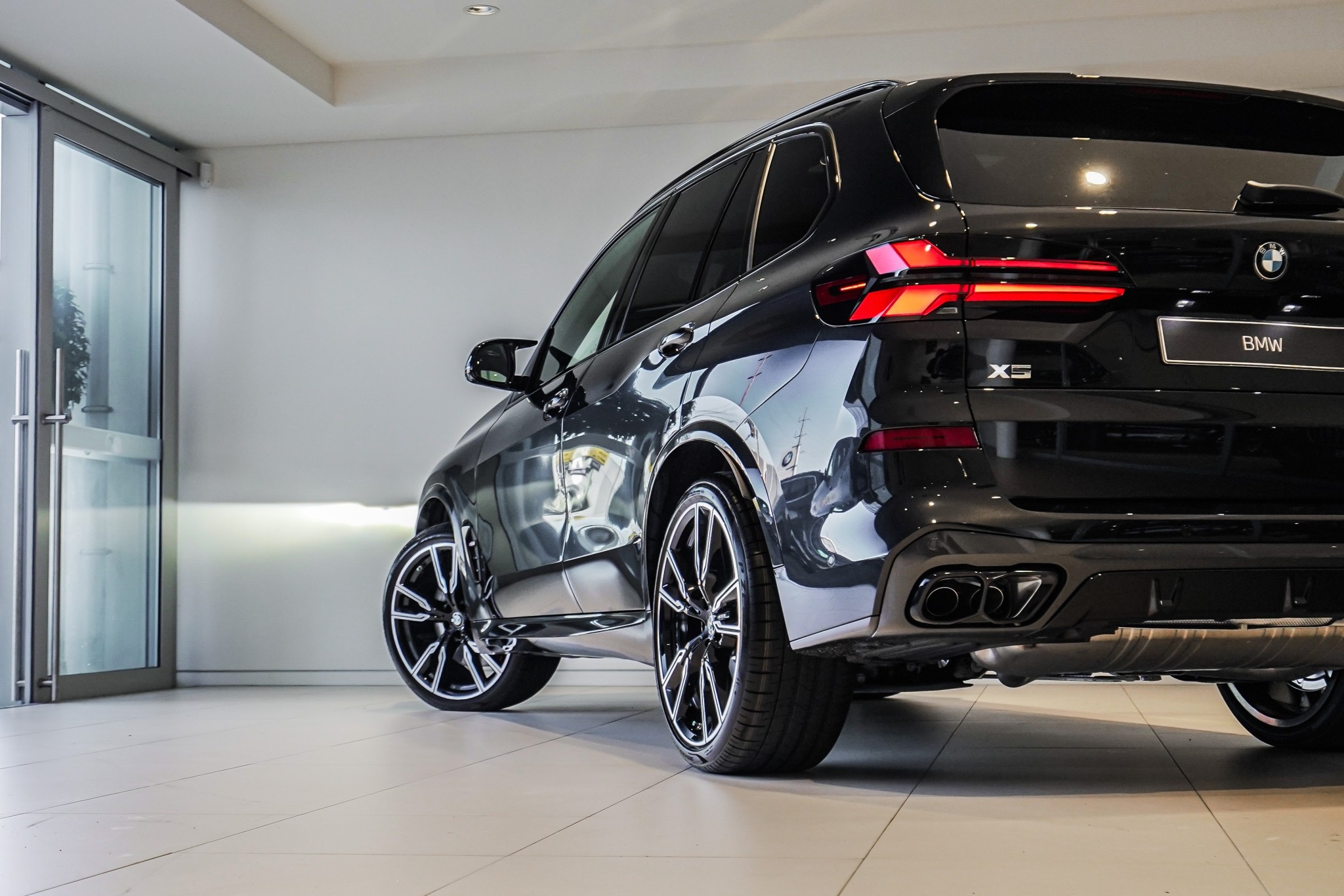 BMW X5 M60i