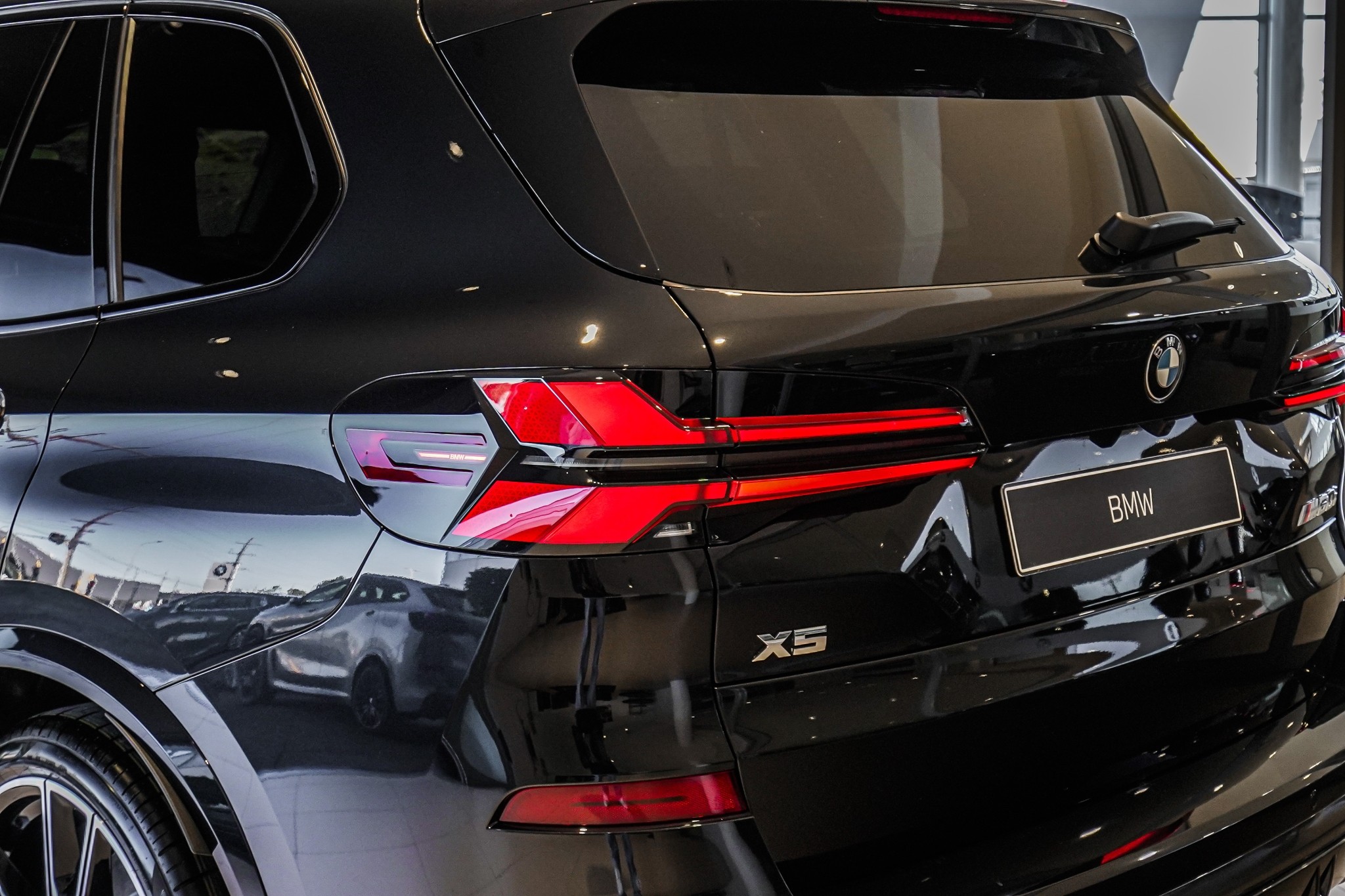 BMW X5 M60i