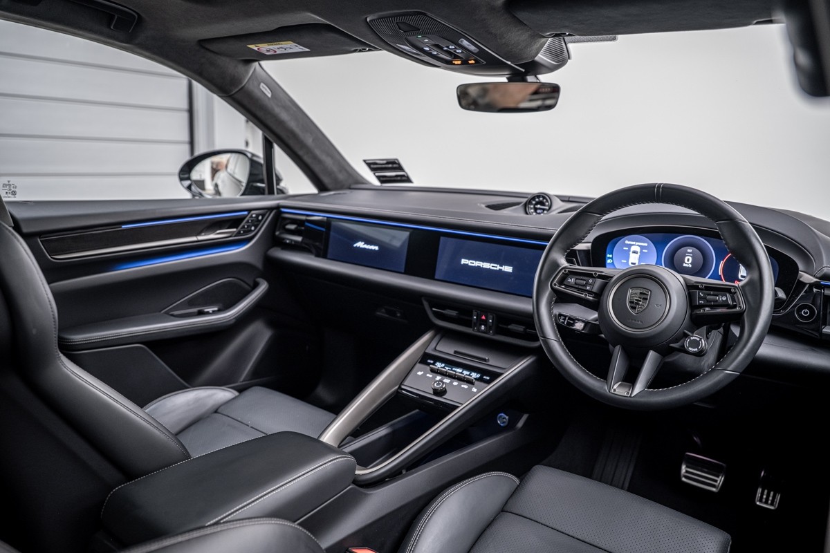 Porsche Macan Turbo Electric (H2)