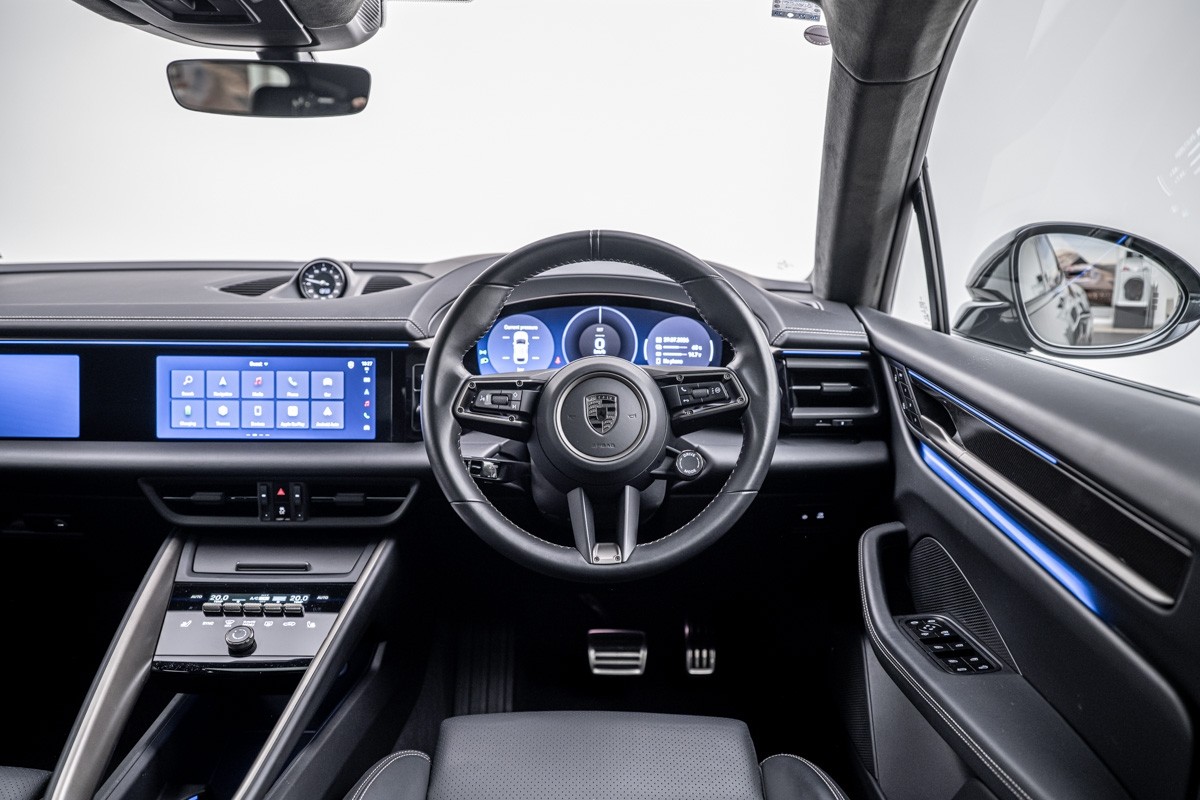 Porsche Macan Turbo Electric (H2)